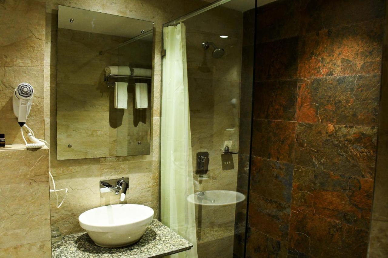 Lynq Aero Hotel Kolkata Ngoại thất bức ảnh