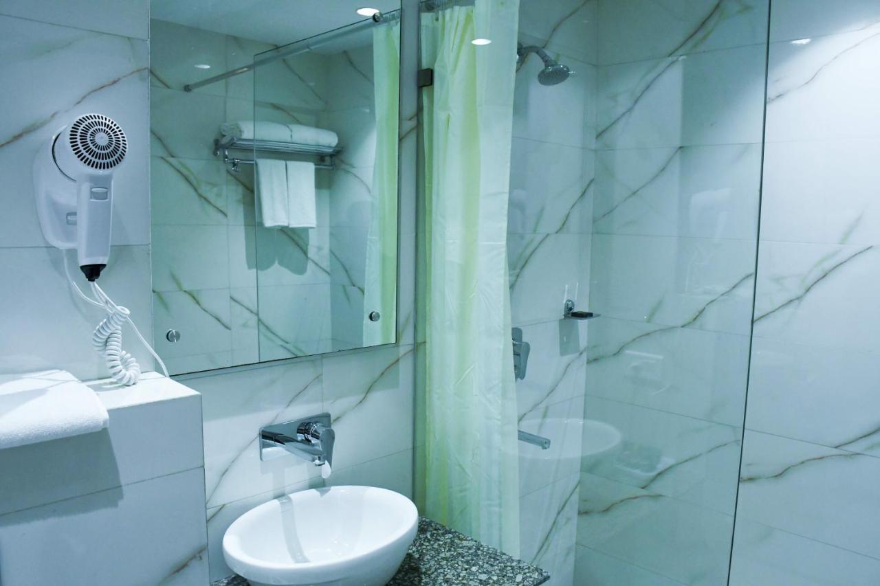 Lynq Aero Hotel Kolkata Ngoại thất bức ảnh