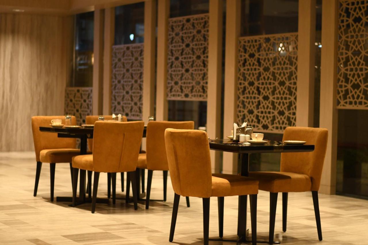 Lynq Aero Hotel Kolkata Ngoại thất bức ảnh