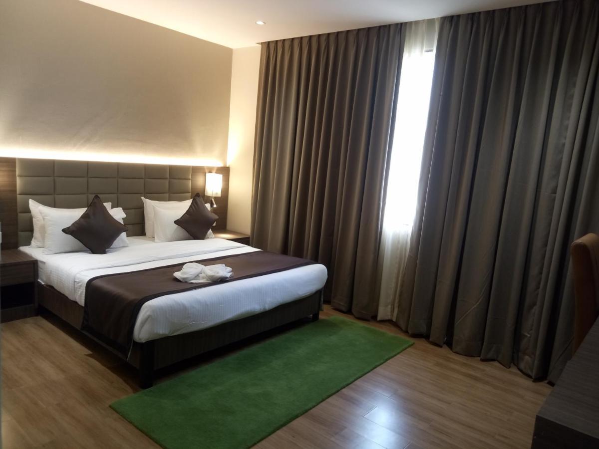 Lynq Aero Hotel Kolkata Ngoại thất bức ảnh