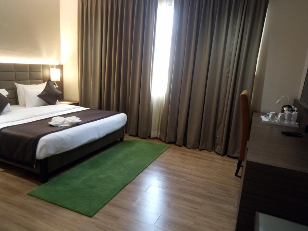 Lynq Aero Hotel Kolkata Ngoại thất bức ảnh