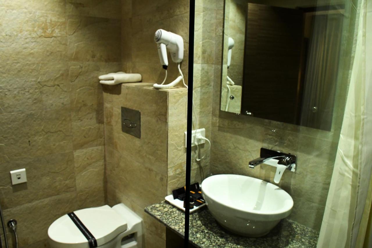 Lynq Aero Hotel Kolkata Ngoại thất bức ảnh